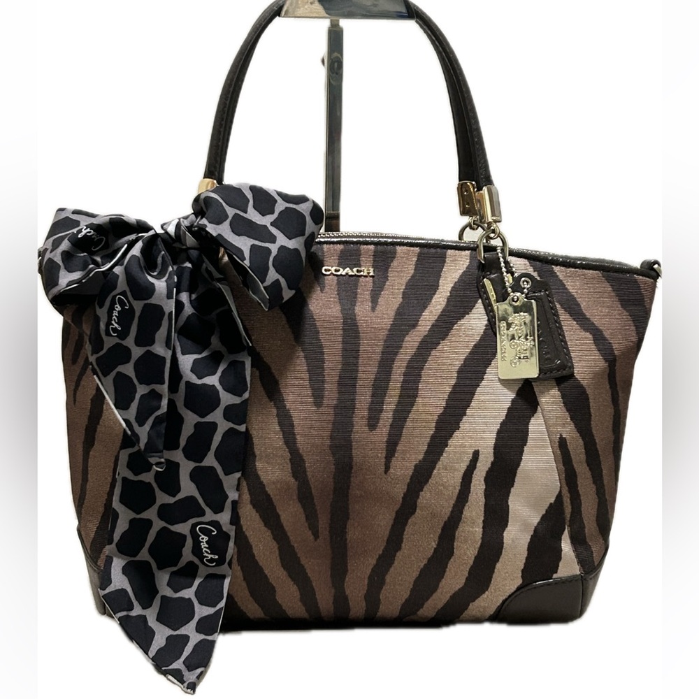 COACH Madison Kelsey Animal Print Jacquard w/Leather Trim Satchel/Crossbody Bag - Picture 4 of 14